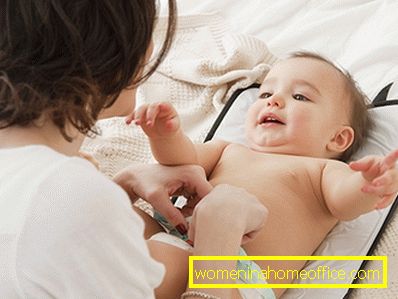 Childbirth is always completed with the most important action of the midwife - cutting the umbilical cord