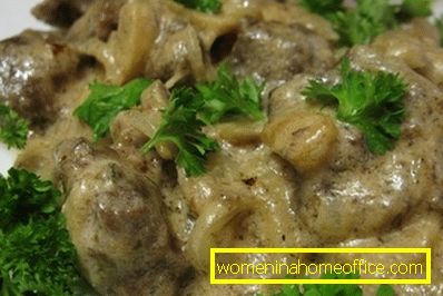 Beef liver stewed in sour cream with champignons