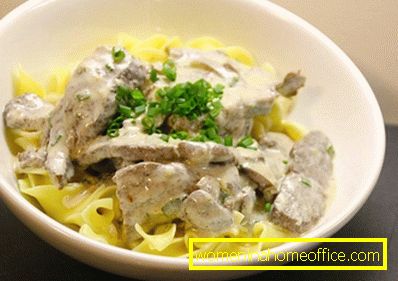 How to cook a delicious beef stroganoff?