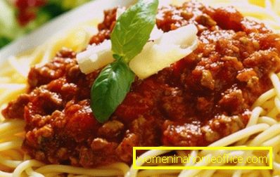Bolognese sauce with pasta