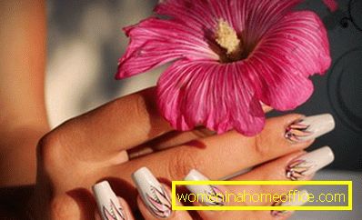 How to draw flowers on nails?