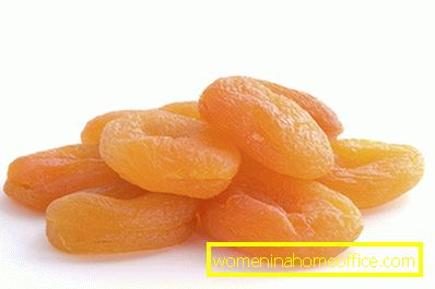 Doctors recommend eating 3-4 slices of dried apricots a day to maintain the body in good shape and strengthen the immune system.