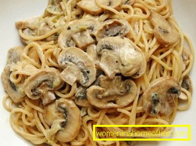 Pasta with mushrooms in a creamy sauce