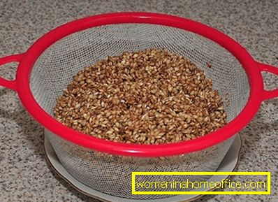 Wheat porridge in a water cooker
