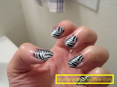 Painting nails with acrylic paints