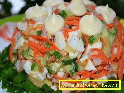 Gourmet salad with smoked chicken and carrots in Korean