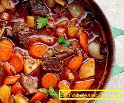 How to cook stewed vegetables with meat in a slow cooker?